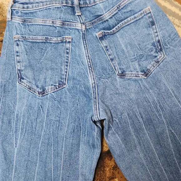 Hollister Two-Tone Blue Cropped Jeans - Picture 5 of 10